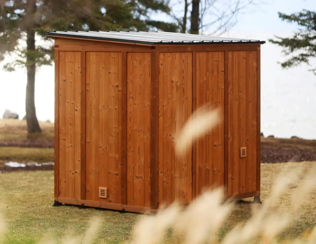 A back, angular view of the Traditional Mod Pod sauna with a mono-pitch roof, Kodiak cladding and Clear Pine posts.