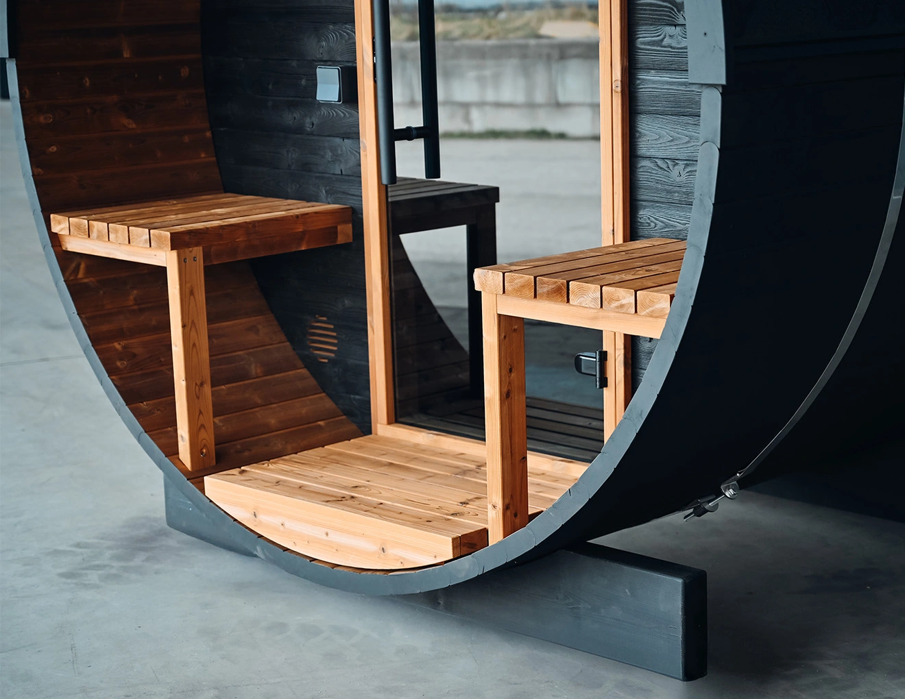 Front view of porch and door of Thermory Ignite Barrel Sauna