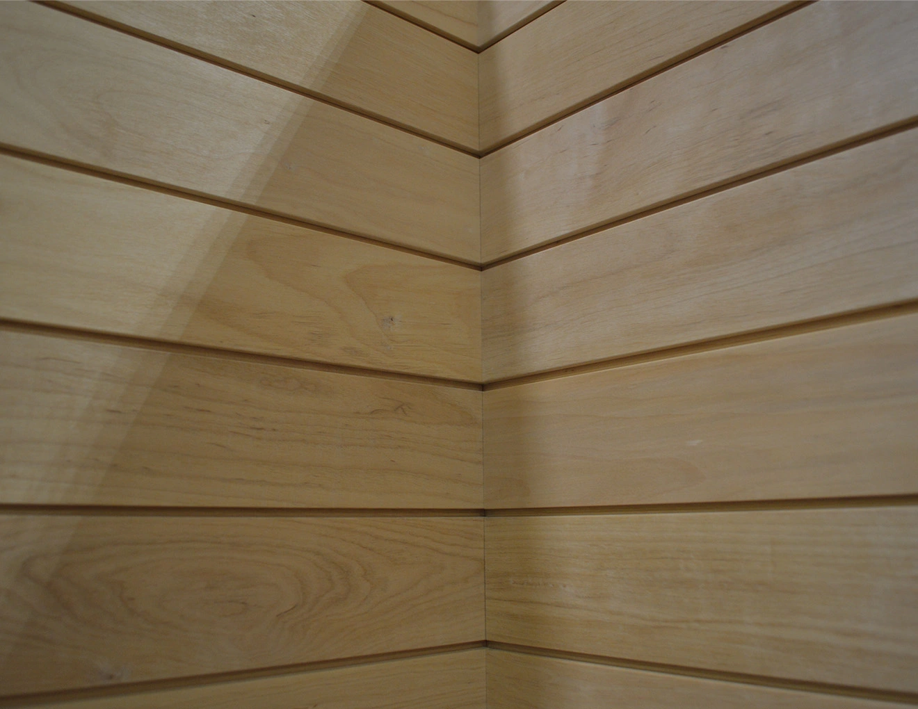 Alder wall paneling of Luik Sauna